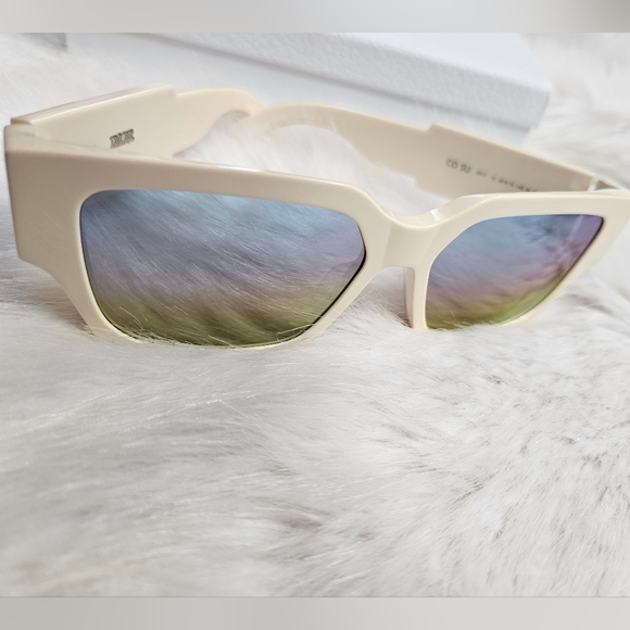 NEW ✨️ EXCLUDED ✨️ Dior Rainbow Mirrored Sunglasses - Picture 4 of 9